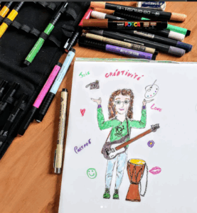 dessin de moi avec une basse, un djembé, des pinceaux, un appareil photo