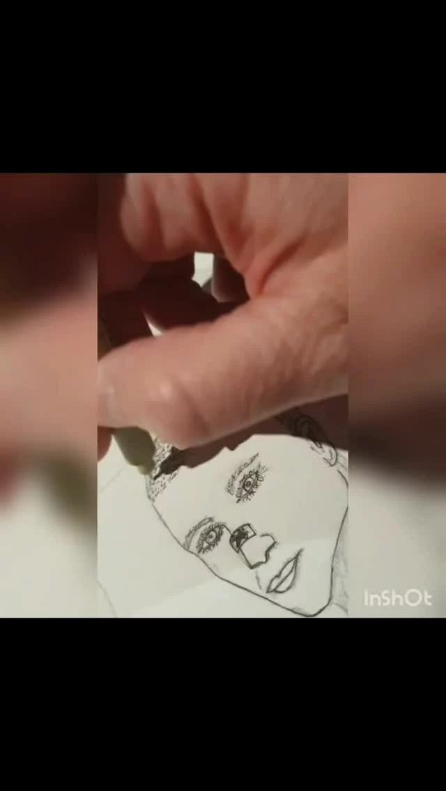 Avant/après Je reprends un vieux dessin que remets au goût du jour. Partie 2, l'encrage.

#vénère 
#avantapres